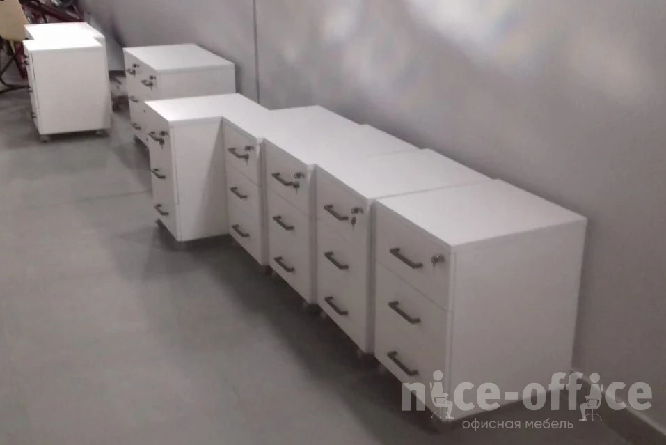 Тумба мобильная 3 ящ. Стандартные колеса 416x460x611 Style Project фото в интерьере 3